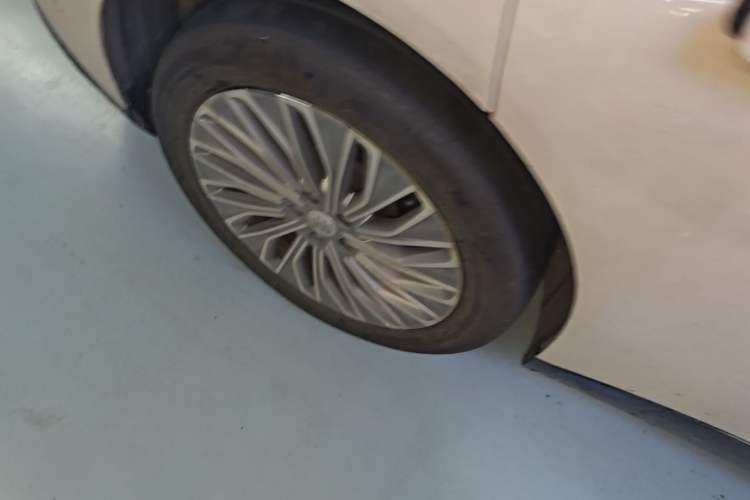 Used Buick L7 2025 Model Aivia Right Rear Wheel Hub