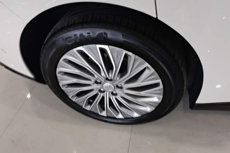 Used Buick L7 2025 Model Aivia Right Rear Wheel Hub
