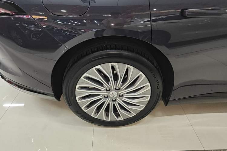 Used Buick L7 2025 Model Aivia Right Rear Wheel Hub