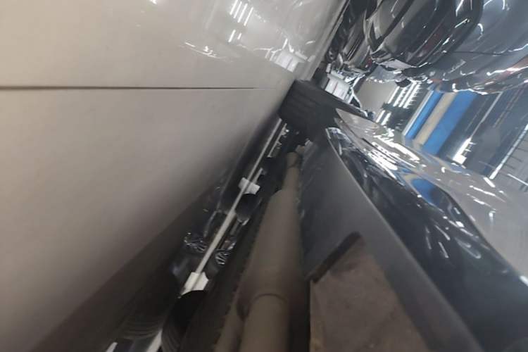 Used Buick L7 2025 Model Luxury Edition Right Side Sill