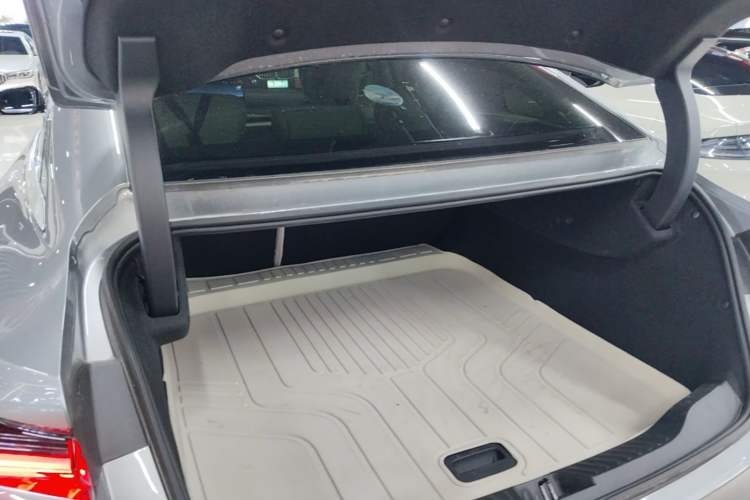 Used Buick L7 2025 Model Aivia Trunk