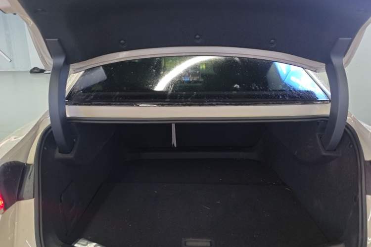 Used Buick L7 2025 Model Aivia Trunk