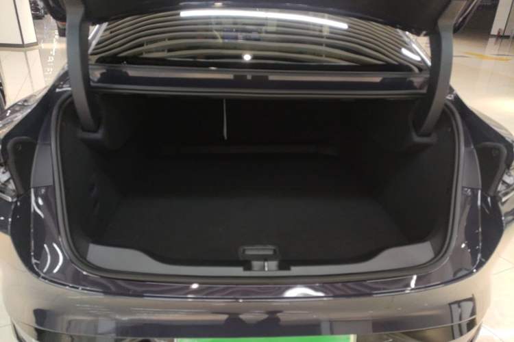 Used Buick L7 2025 Model Aivia Trunk