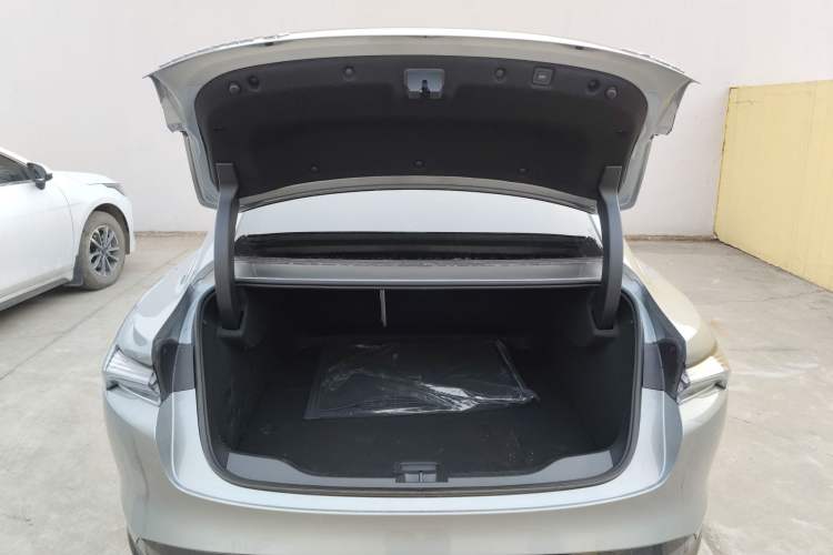 Used Buick L7 2025 Model Aivia Trunk