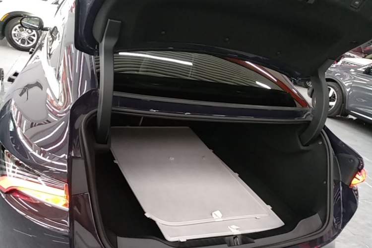 Used Buick L7 2025 Model Aivia Trunk