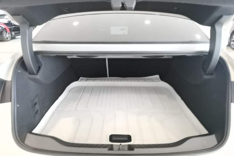 Used Buick L7 2025 Model Aivia Trunk