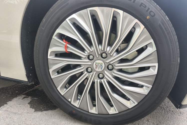 Used Buick L7 2025 Model Aivia Right Front Wheel Hub