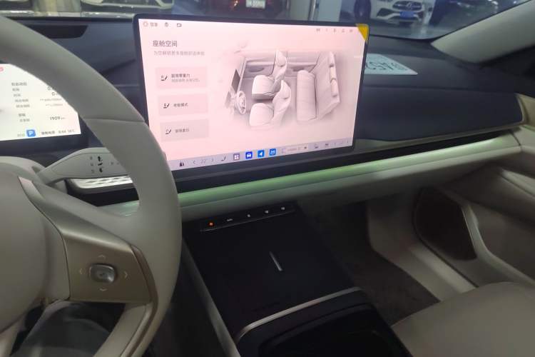 Used Buick L7 2025 Model Aivia Audio And AC Panel