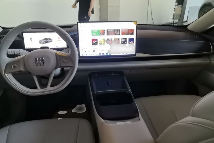 Used Buick L7 2025 Model Aivia Center Console
