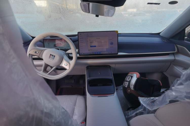 Used Buick L7 2025 Model Aivia Center Console