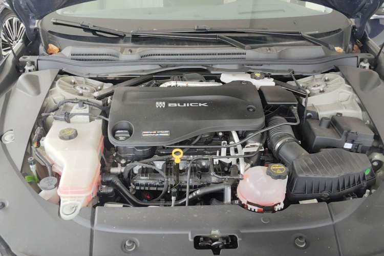 Used Buick L7 2025 Model Aivia Engine Bay