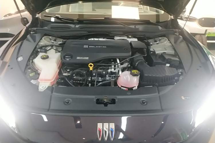 Used Buick L7 2025 Model Aivia Engine Bay
