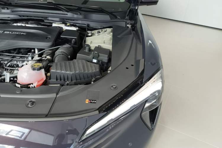 Used Buick L7 2025 Model Aivia Engine Bay Left