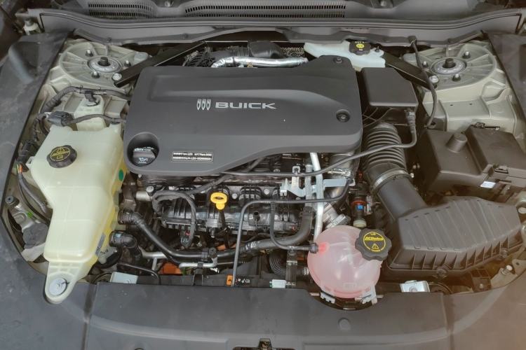 Used Buick L7 2025 Model Luxury Leisure Smart Driving Edition Engine Bay