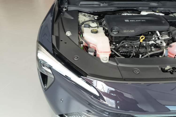Used Buick L7 2025 Model Aivia Engine Bay Right