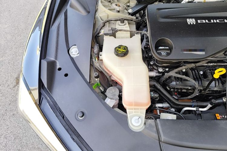 Used Buick L7 2025 Model Aivia Engine Bay Right
