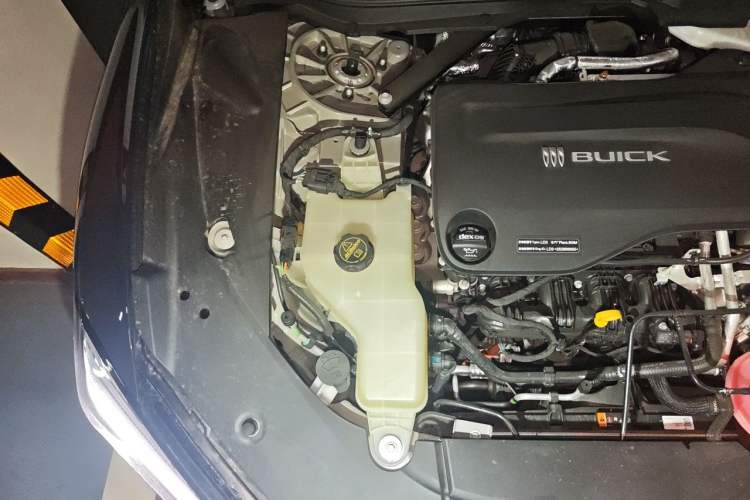 Used Buick L7 2025 Model Aivia Engine Bay Right