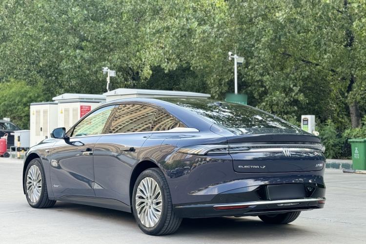 Used Buick L7 2025 Model Aivia Exterior 3