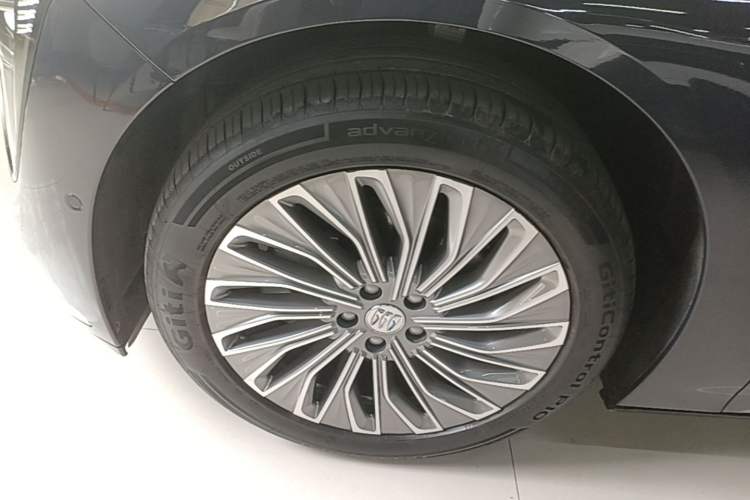 Used Buick L7 2025 Model Aivia Exterior 4