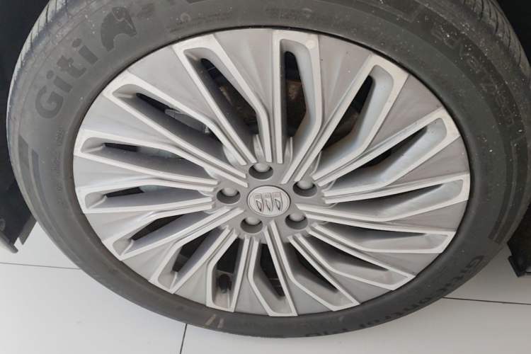 Used Buick L7 2025 Model Aivia Exterior 4