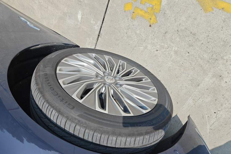 Used Buick L7 2025 Model Aivia Exterior 4