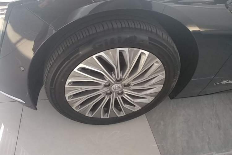 Used Buick L7 2025 Model Aivia Exterior 4