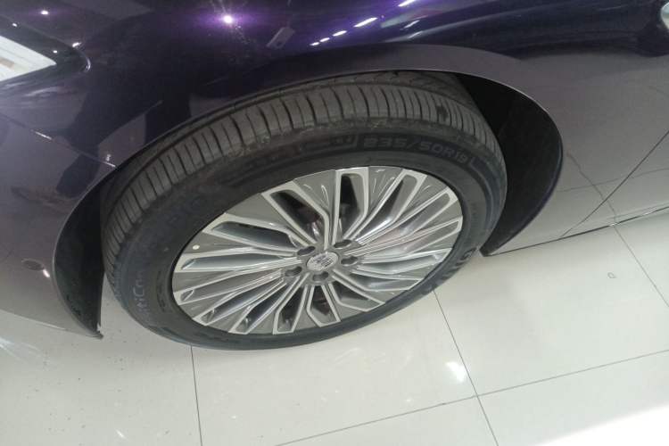 Used Buick L7 2025 Model Aivia Exterior 4