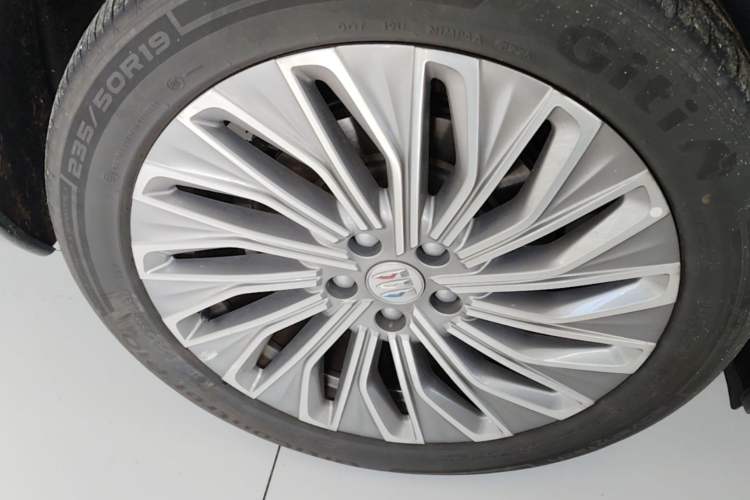 Used Buick L7 2025 Model Aivia Exterior 5