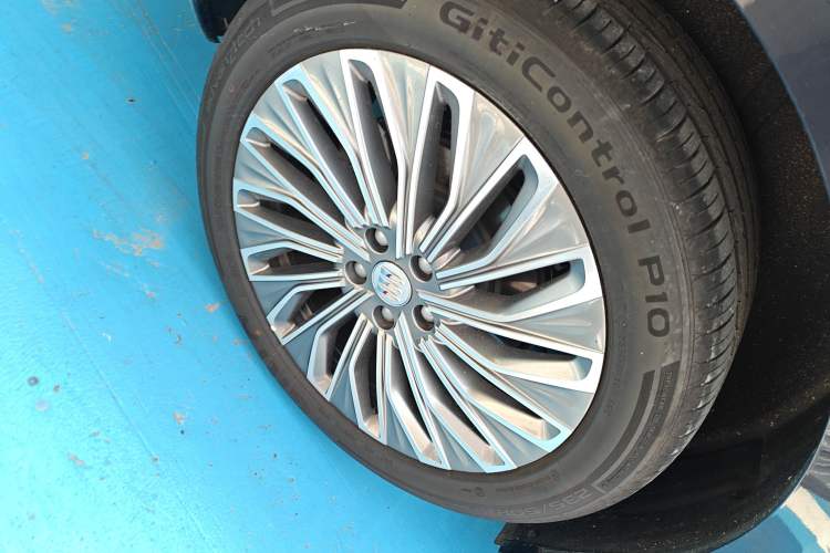 Used Buick L7 2025 Model Aivia Exterior 5