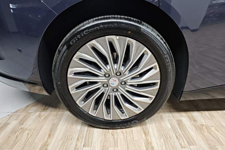 Used Buick L7 2025 Model Aivia Exterior 5