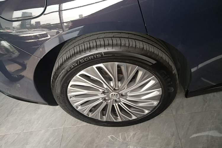 Used Buick L7 2025 Model Aivia Exterior 5