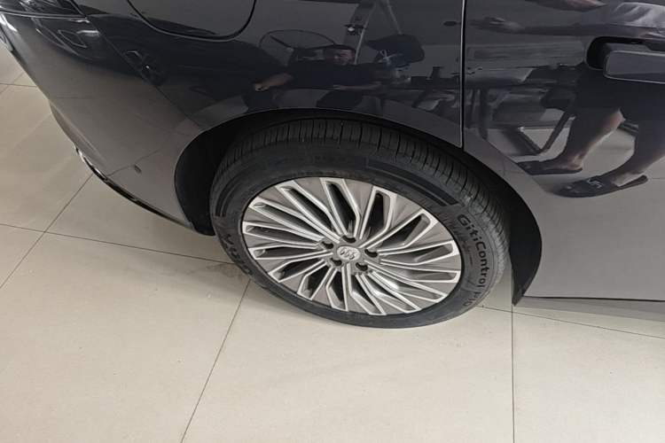 Used Buick L7 2025 Model Aivia Exterior 5