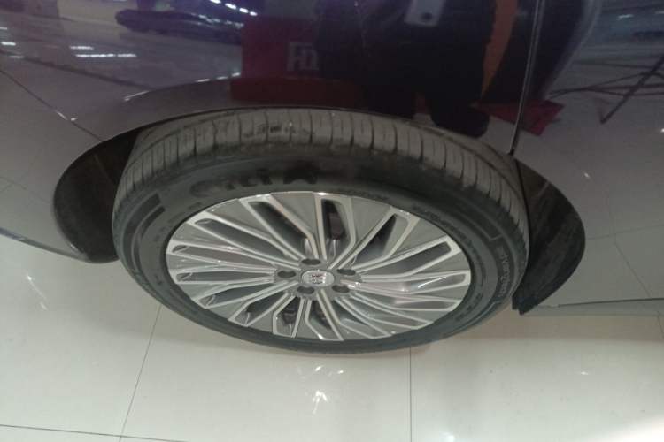 Used Buick L7 2025 Model Aivia Exterior 5