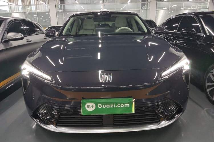 Used Buick L7 2025 Model Aivia Front