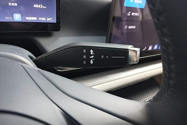 Used Buick L7 2025 Model Luxury Leisure Smart Driving Edition Gear Lever