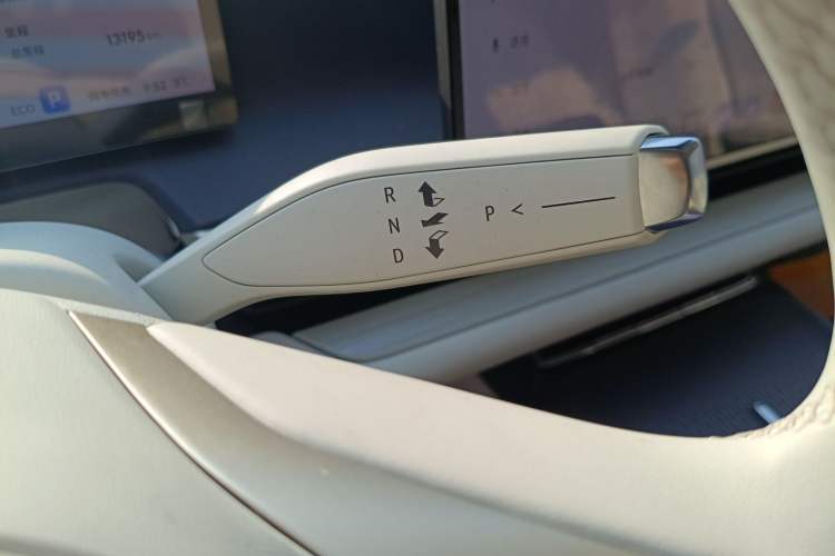 Used Buick L7 2025 Model Aivia Gear Lever