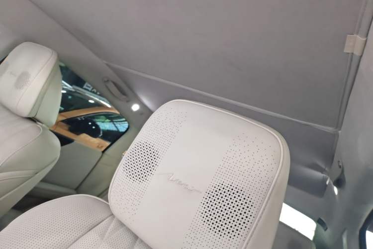 Used Buick L7 2025 Model Aivia Headliner
