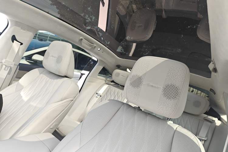 Used Buick L7 2025 Model Aivia Headliner