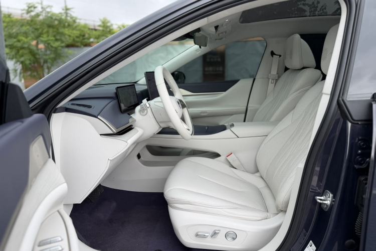 Used Buick L7 2025 Model Aivia Interior 1