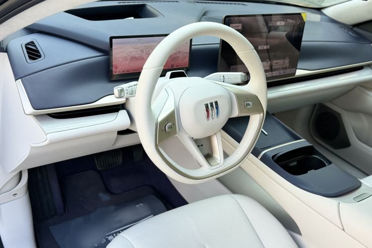Used Buick L7 2025 Model Aivia Interior 1