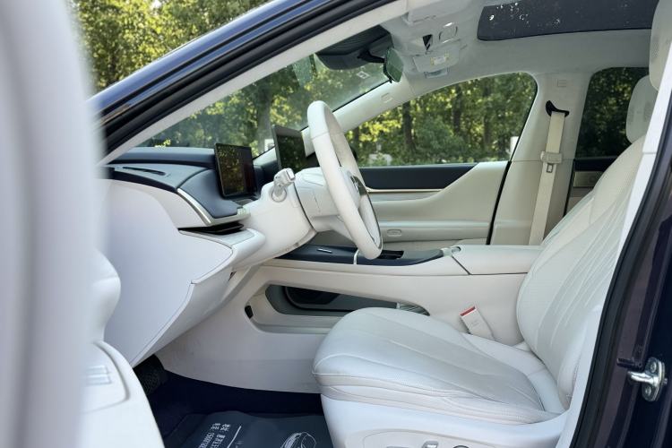 Used Buick L7 2025 Model Aivia Interior 2