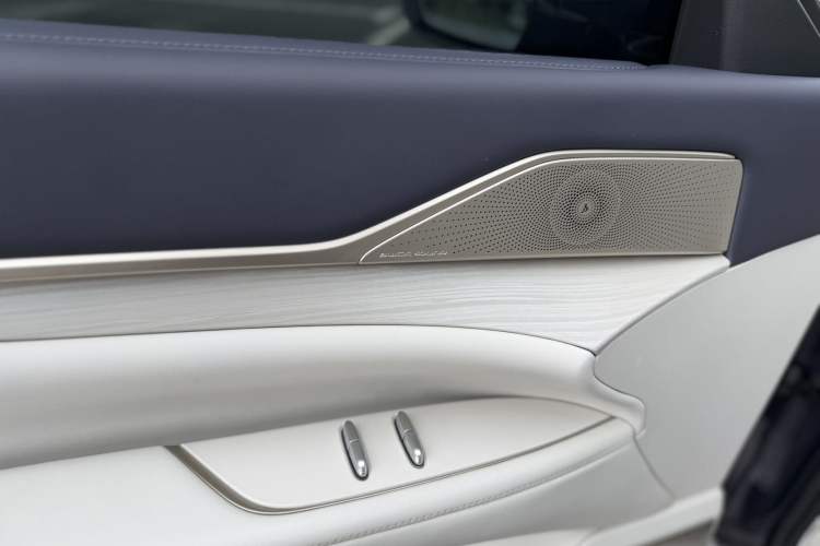 Used Buick L7 2025 Model Aivia Interior 3
