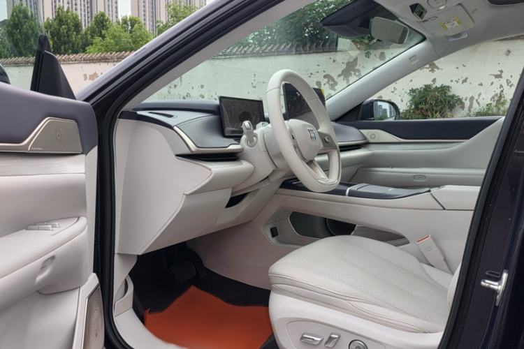 Used Buick L7 2025 Model Aivia Interior 3