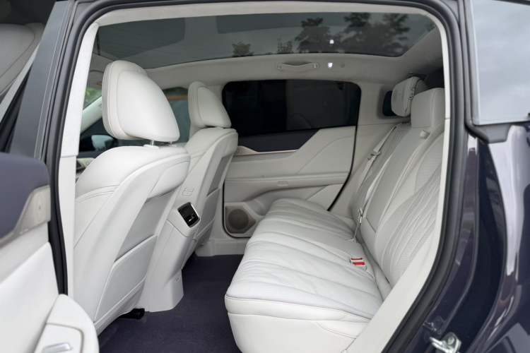 Used Buick L7 2025 Model Aivia Interior 4