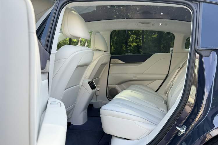 Used Buick L7 2025 Model Aivia Interior 4