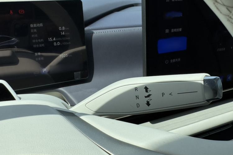 Used Buick L7 2025 Model Aivia Interior 4
