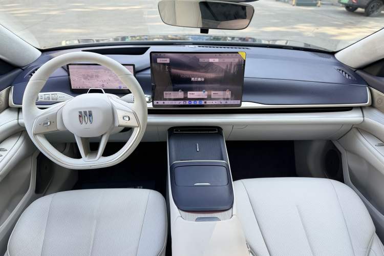 Used Buick L7 2025 Model Aivia Interior 5