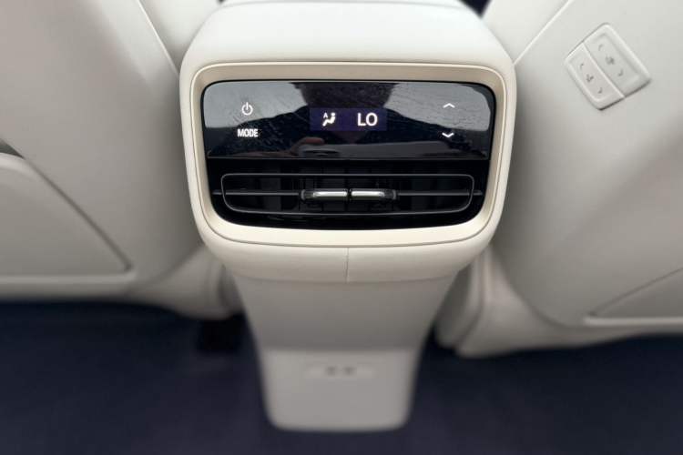 Used Buick L7 2025 Model Aivia Interior 6