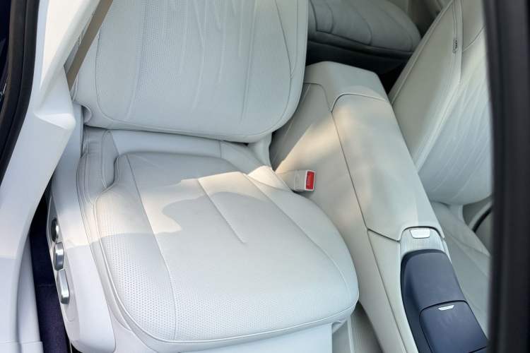 Used Buick L7 2025 Model Aivia Interior 6