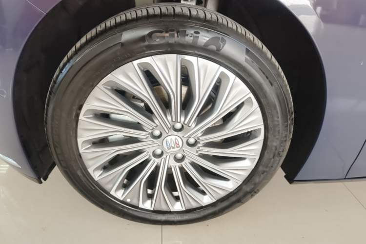 Used Buick L7 2025 Model Aivia Left Front Wheel Hub